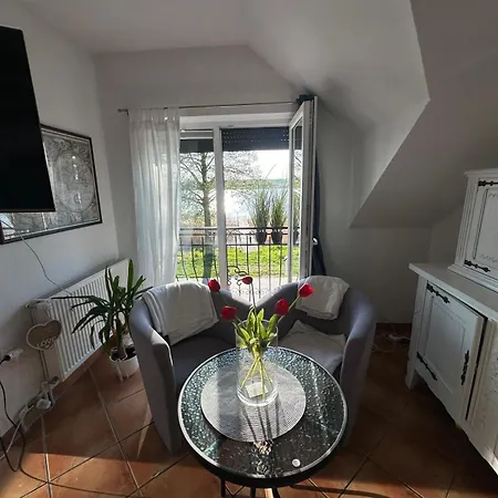 Nad Jeziorem W Charzykowach Apartman *