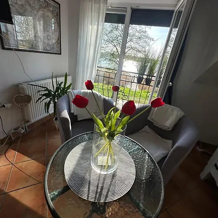 Nad Jeziorem W Charzykowach Apartman *